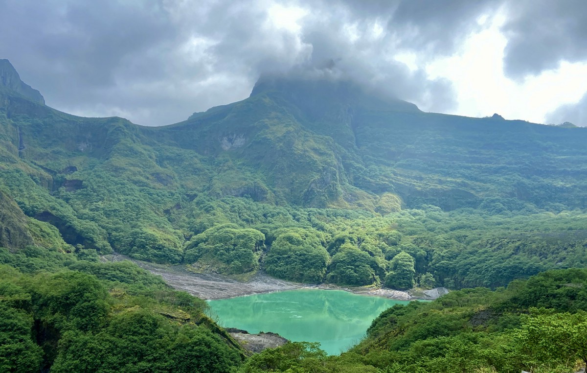 Pesona kawah Gunung Kelud pada saat cuaca cerah. (foto-foto: Yanuar Dedy/jatimnow.com