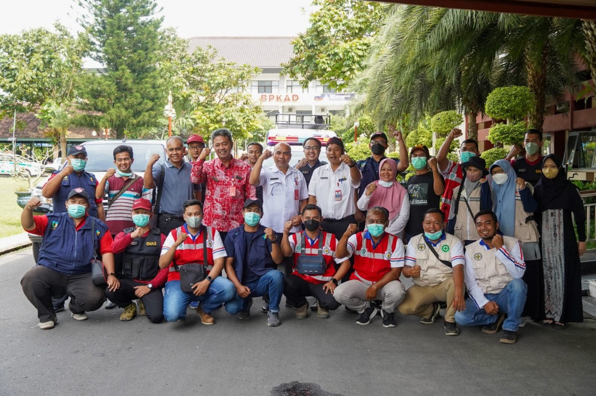 Relawan kesehatan Kabupaten Kediri yang diberangkatkan ke Cianjur. (Foto : Humas Pemkab Kediri for jatimnow.com)