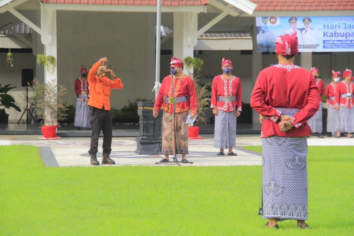 Bupati Kediri Mas Dhito Kenakan Baju Motif Lidah Api, Ini Asal-usulnya