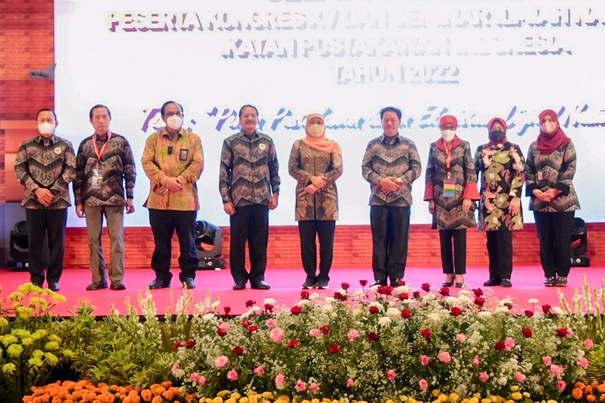 Khofifah saat membuka Kongres XV dan Seminar Ilmiah Nasional Ikatan Pustakawan Indonesia (IPI), di hotel Vasa, Surabaya (Dok Humas Pemprov Jatim/jatimnow.com)