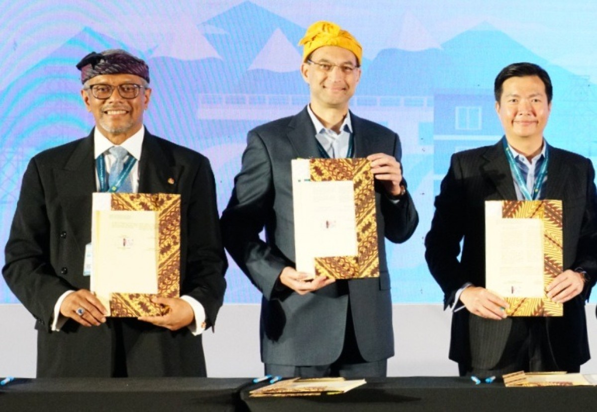 Penandatanganan kerja sama PT BSI dan PLN (Foto: PT BSI for jatimnow.com)