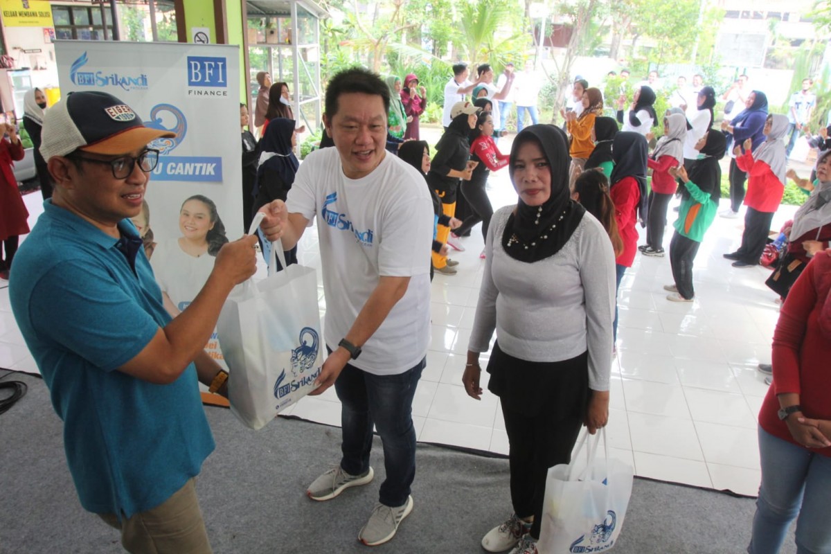 Area Manager Business BFU Finance Surabaya, Bambang Hartoyo (Putih), (Foto: Ni'am Kurniawan/jatimnow.com)