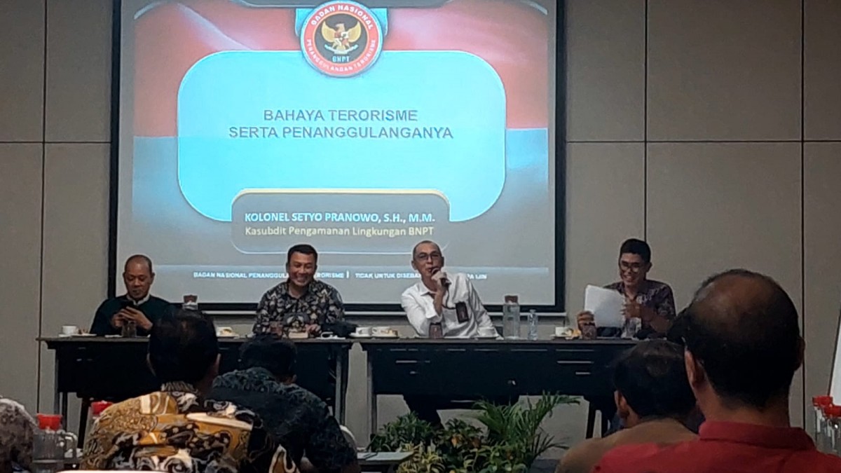 BNPT bersama Dewan Pers saat menggelar workshop di Hotel Grand Mercure Surabaya City, Sabtu (5/11/2022) - (Foto-foto: Zain Ahmad/jatimnow.com)