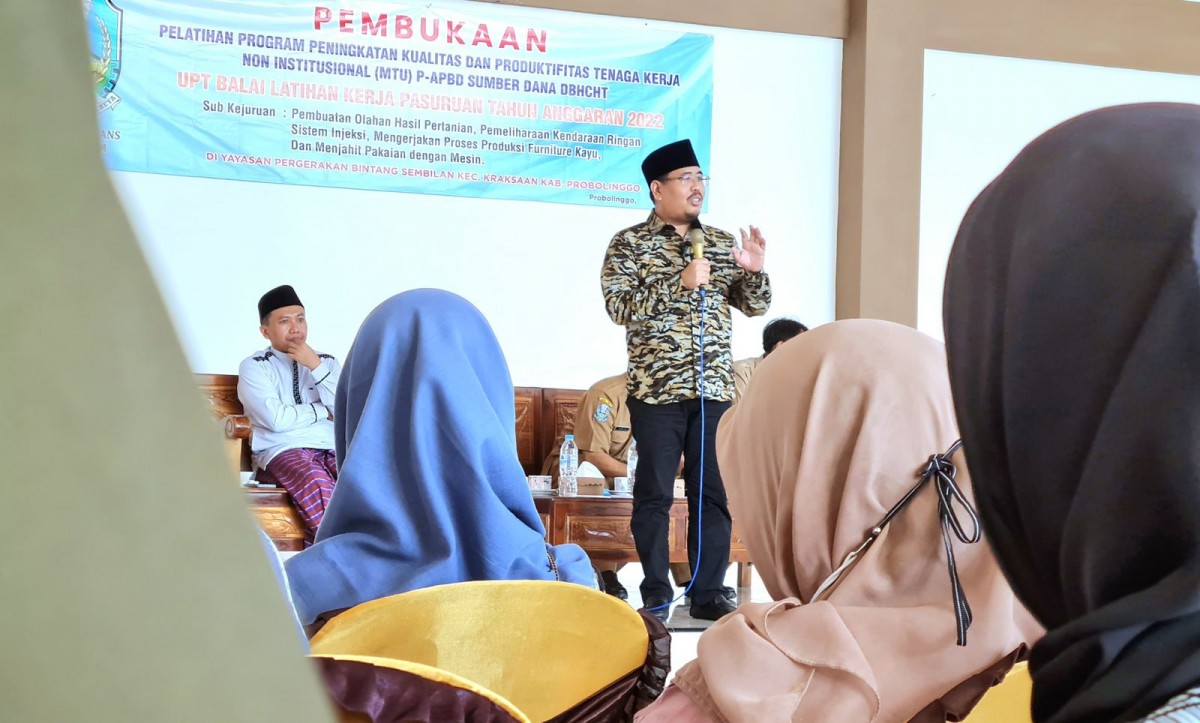 Anwar Sadad saat memberi motivasi dalam pelatihan kerja di Probolinggo (Dok Fad for jatimnow.com)