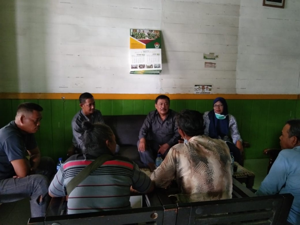 Anggota DPRD Lamongan dari F-PPP saat berdiskusi terkait program kesehatan HCS. (Foto : Adyad Ammy Iffansah/jatimnow.com)