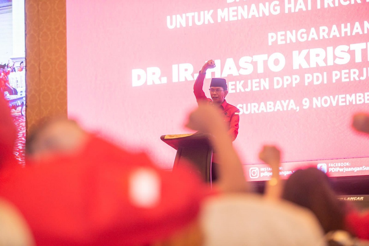 Ketua DPC PDI Perjuangan Kota Surabaya Adi Sutarwijono saat memberi arahan kepada kader banteng. (foto: PDIP Surabaya for jatimnow.com)