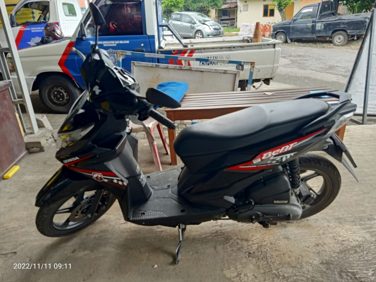 Motor korban tewas diserempet truk misterius. (Foto: Pos Lantas Pandaan)