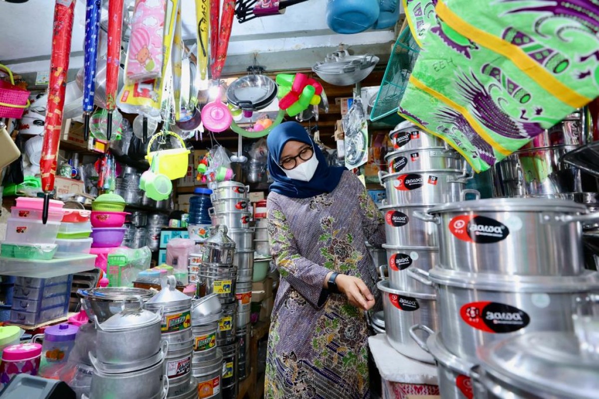 Bantu Warga Terdampak Banjir, Bupati Ipuk Giatkan Hari Belanja ke Pasar