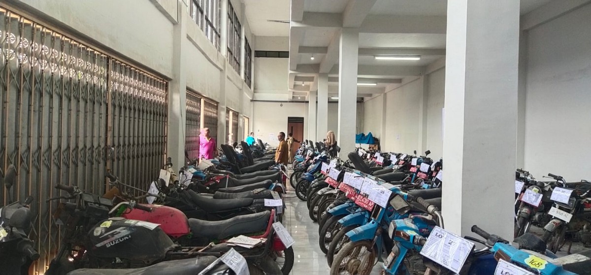 Kendaraan yang akan dilelang di gudang BPKAD Pemkab Bojonegoro. (Foto: Misbahul Munir/jatimnow.com)