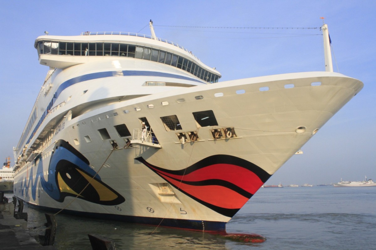 Kapal Pesiar Asing saat sandar di Pelabuhan Tanjung Perak Surabaya (Foto: Dok. Staf Humas Pelindo Jawa Timur)