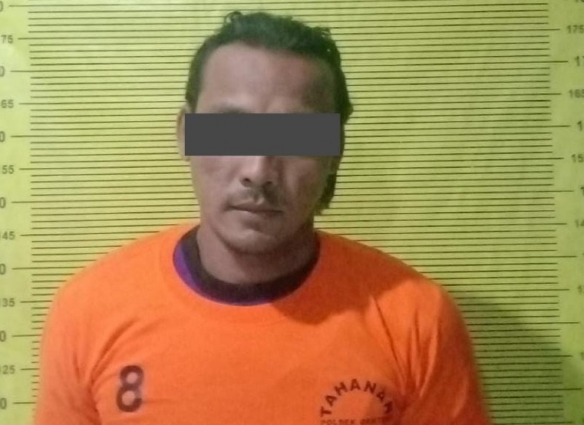 Tersangka pengedar sabu EF. (Foto: Polsek Genteng for jatimnow.com)