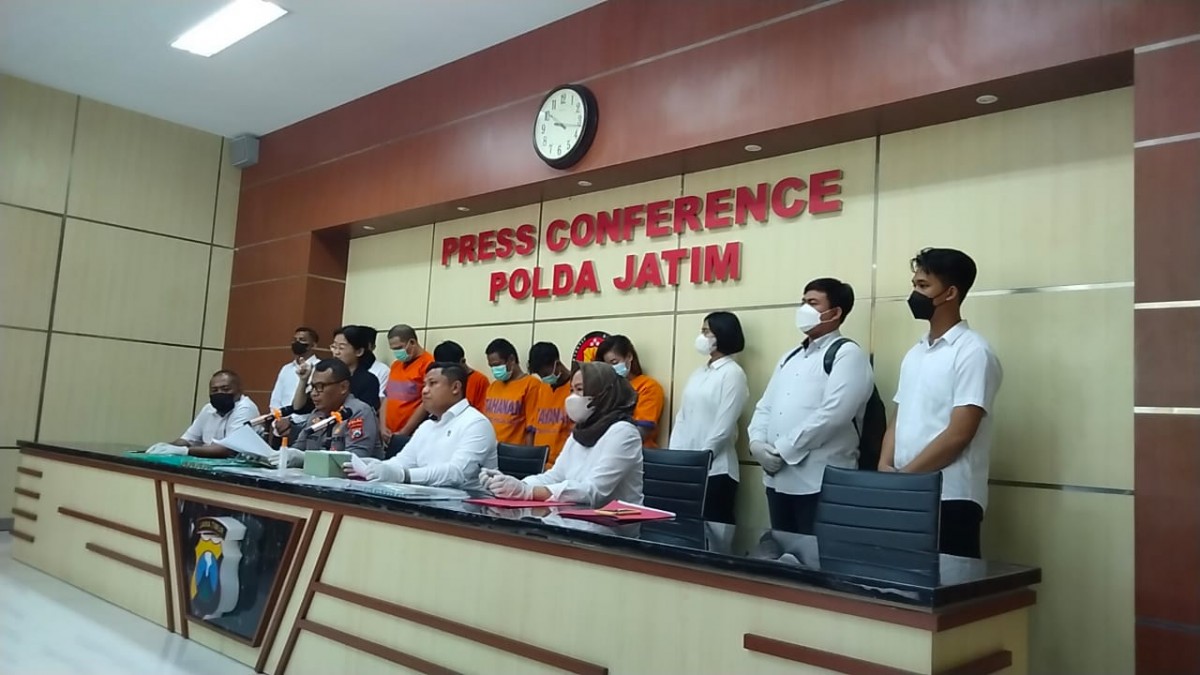 Para tersangka perdagangan wanita di Gempol diamankan Polda Jatim (Foto: Zain Ahmad/jatimnow.com)