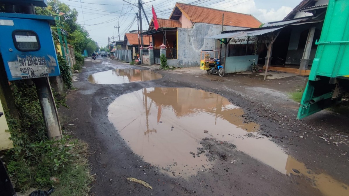 Jalan Masangan Kulon Baru, Sidoarjo yang rusak (Foto: Zainul Fajar/jatimnow.com)