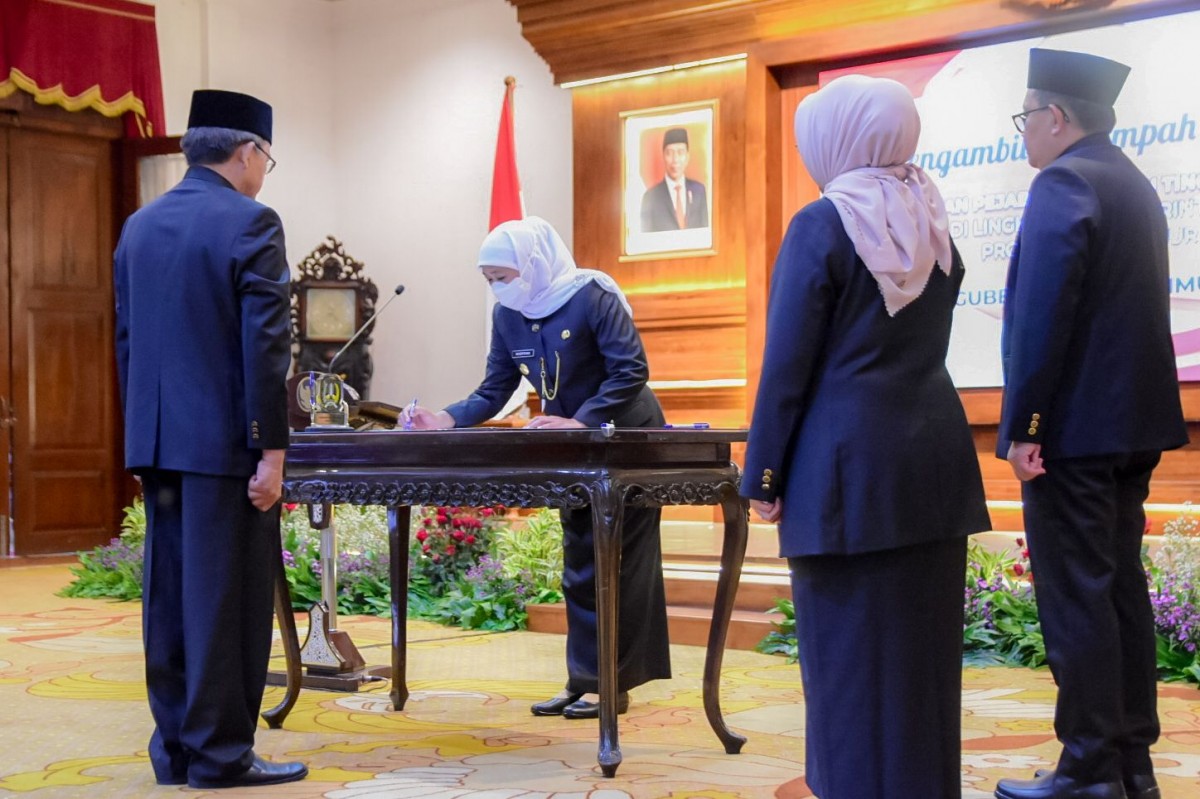 Pengambilan sumpah jabatan 19 OPD Provinsi Jatim di Grahadi (Foto: Humas Pemprov Jatim for jatimnow.com)