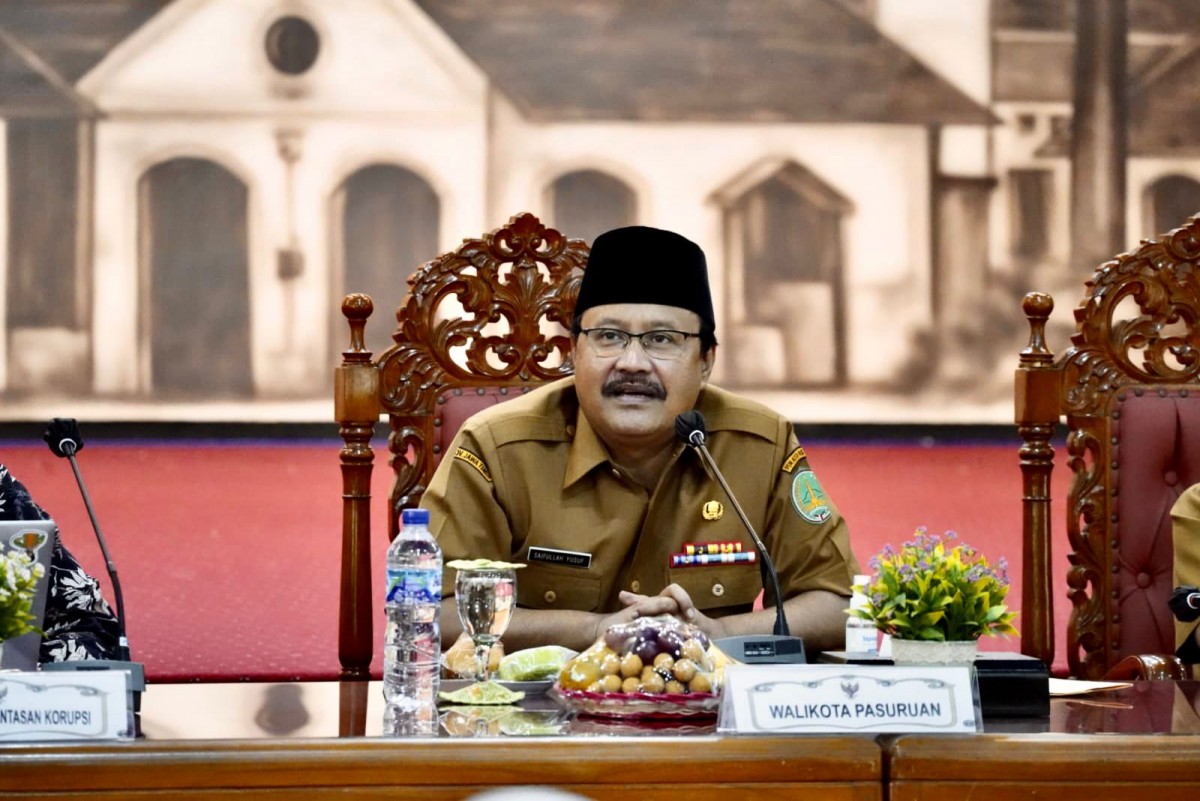 Wali Kota Pasuruan, Saifullah Yusuf (Gus Ipul) memimpin rapat koordinasi progres capaian aplikasi Monitoring Centre for Prevention (MCP) Komisi Pemberantasan Korupsi (KPK). (Foto: Humas Pemkot Pasuruan)