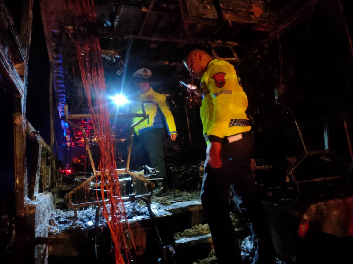 Bus Terbakar di Jalan Raya Babat-Jombang itu Berpenumpang 24 Warga Malang
