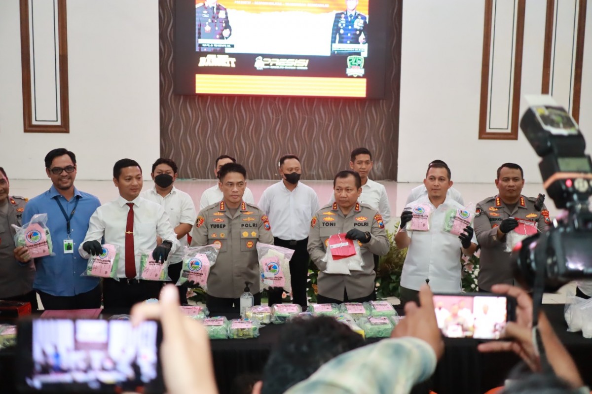 Ungkap sindikat narkoba jaringan Malaysia dan Laos oleh Polda Jatim dan Polrestabes Surabaya (Foto-foto: Fahrizal Tito/jatimnow.com)