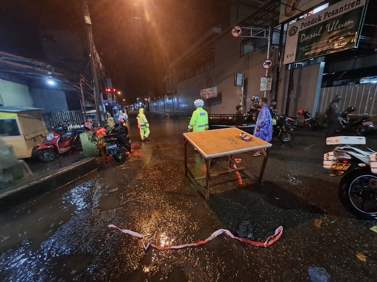 Banjir membuat jalur Peterongan-Jombang terputus (Foto: Elok Aprianto/jatimnow.com)