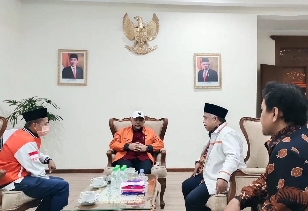 Ketua PKS Jatim Irwan setiawan saat menerima kunjungan Presiden PKS Syaikhu. (Foto: PKS Jatim for jatimnow.com)