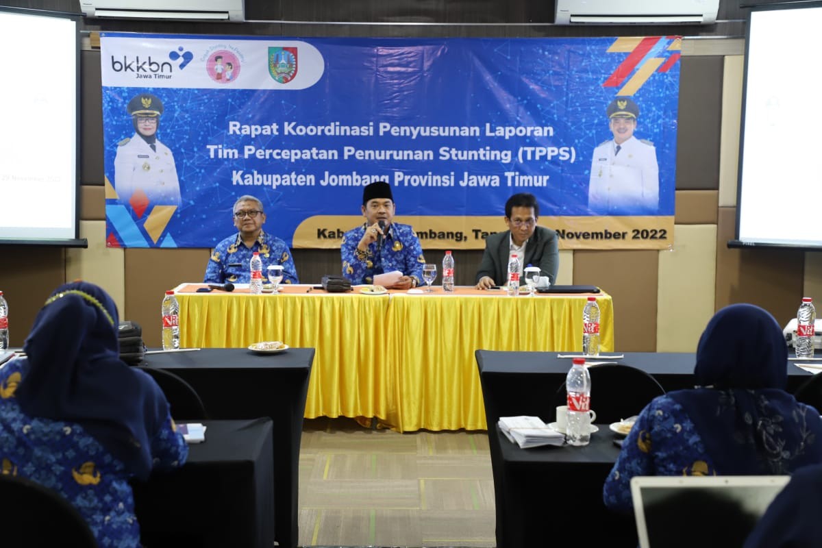 Wakil Bupati Jombang, Sumrambah saat membuka Rakor Penyusunan Laporan Tim Percepatan Penurunan Stunting (TPPS) Kabupaten Jombang di ruang Shafa Marwah, Green Red Hotel Jombang. (foto: Pemkab Jombang for jatimnow.com)