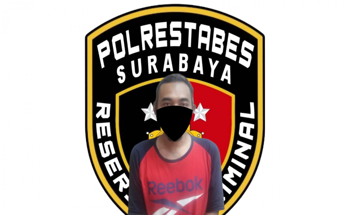 Tersangka MH diamankan polisi. (Foto: Satreskrim Polrestabes Surabaya)