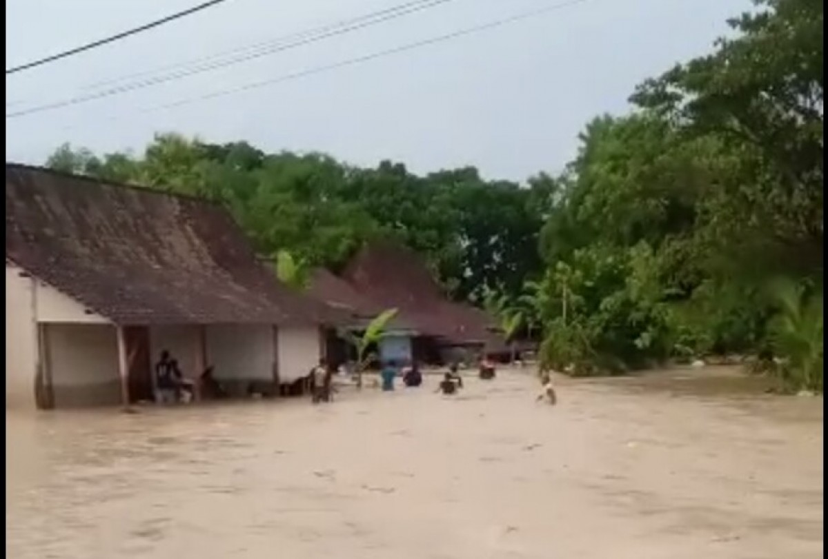 Kondisi banjir bandang di Desa Bobol Kecamatan Sekar (Foto-foto: Misbahul Munir/jatimnow.com)