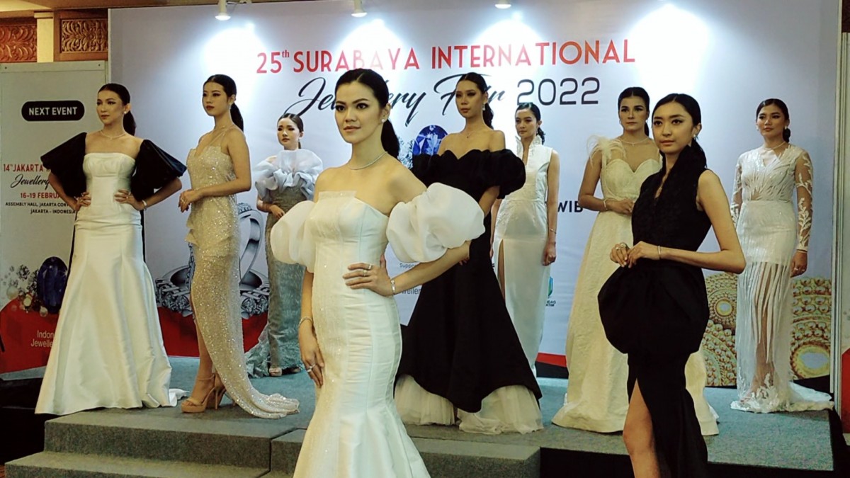 Melihat dari Dekat Fashion Show Jewellery di Surabaya