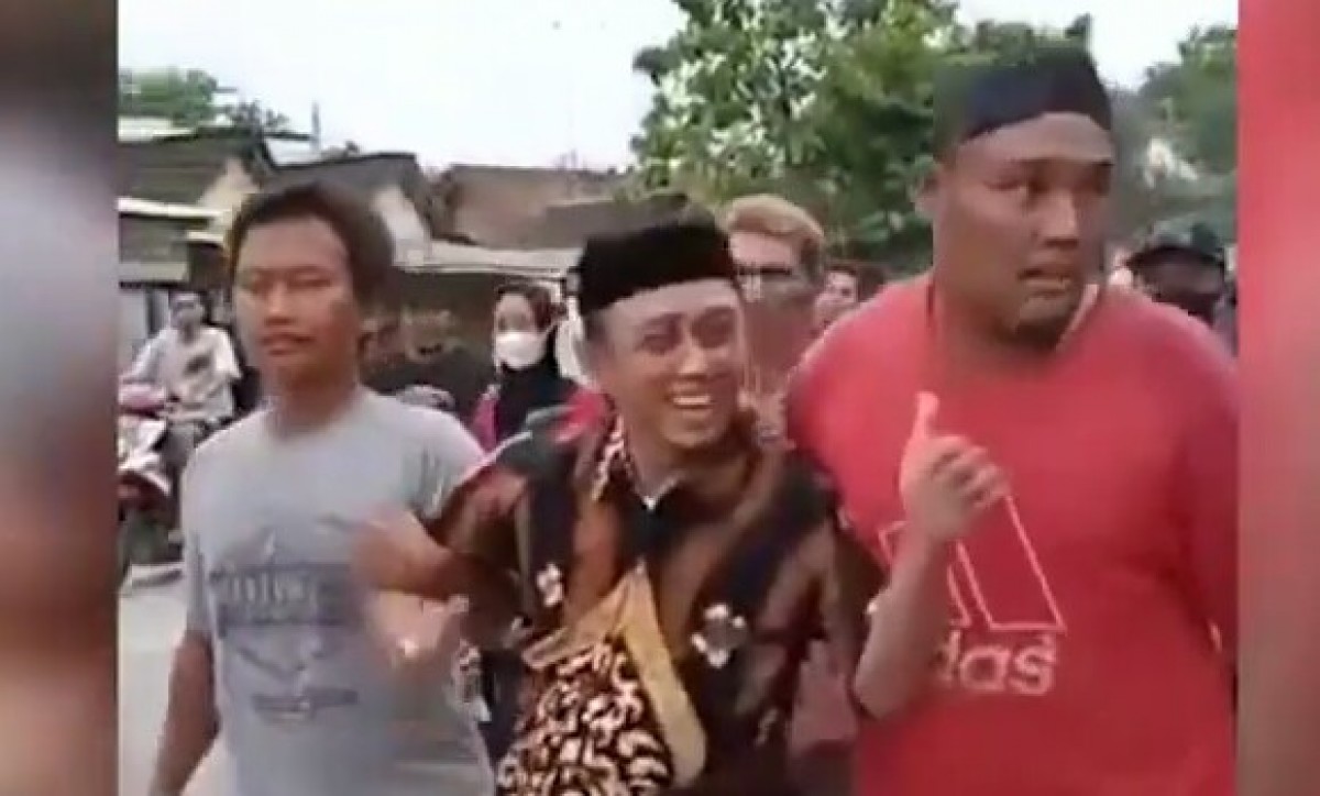 Kisah Haru Penjual Kopi Bathok Jadi Kepala Desa, Kalahkan Petahana