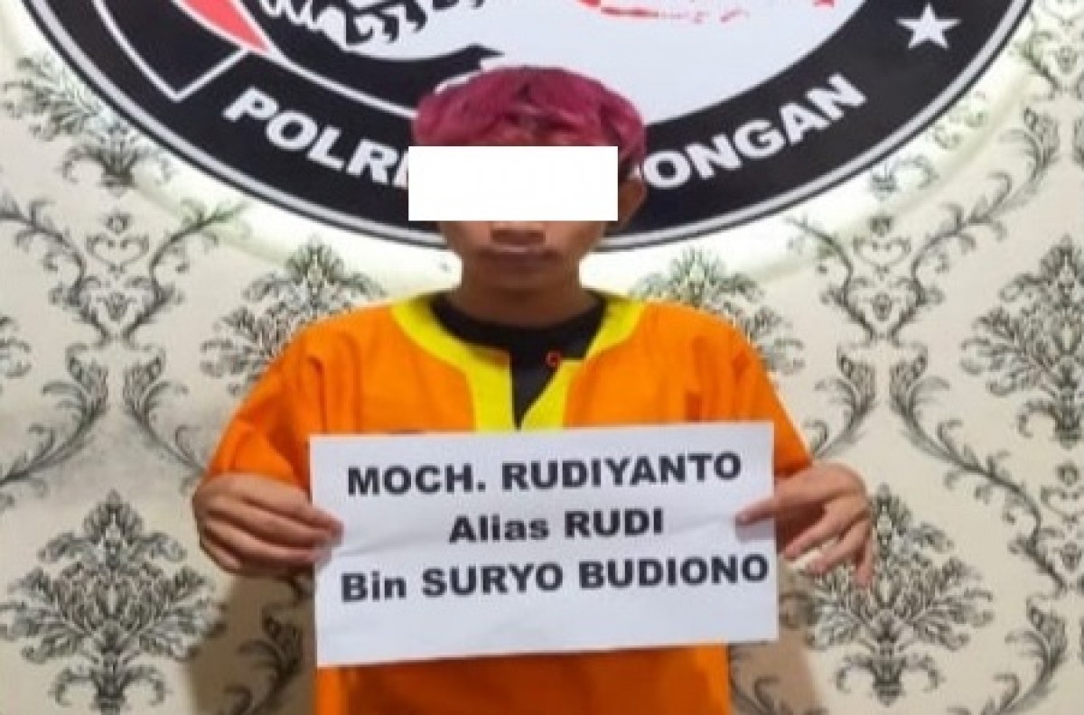 Pemuda pengedar pil dobel L diciduk polisi saat hendak transaksi. (Foto : Humas Polres Lamongan for jatimnow.com)