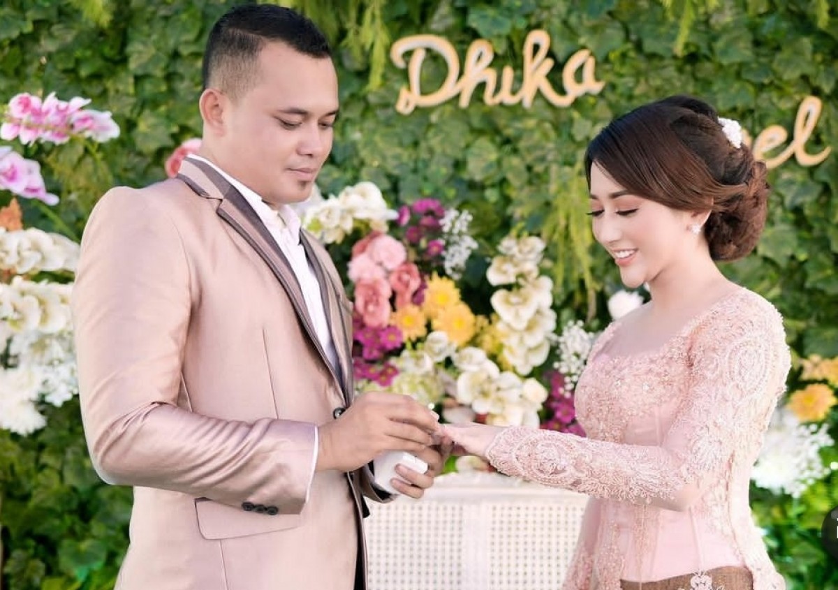 Kades Angely Emitasari bersama pria idamanya yang akan menuju hari bahagia. (Foto-foto: Angely Emitasari for jatimnow.com)