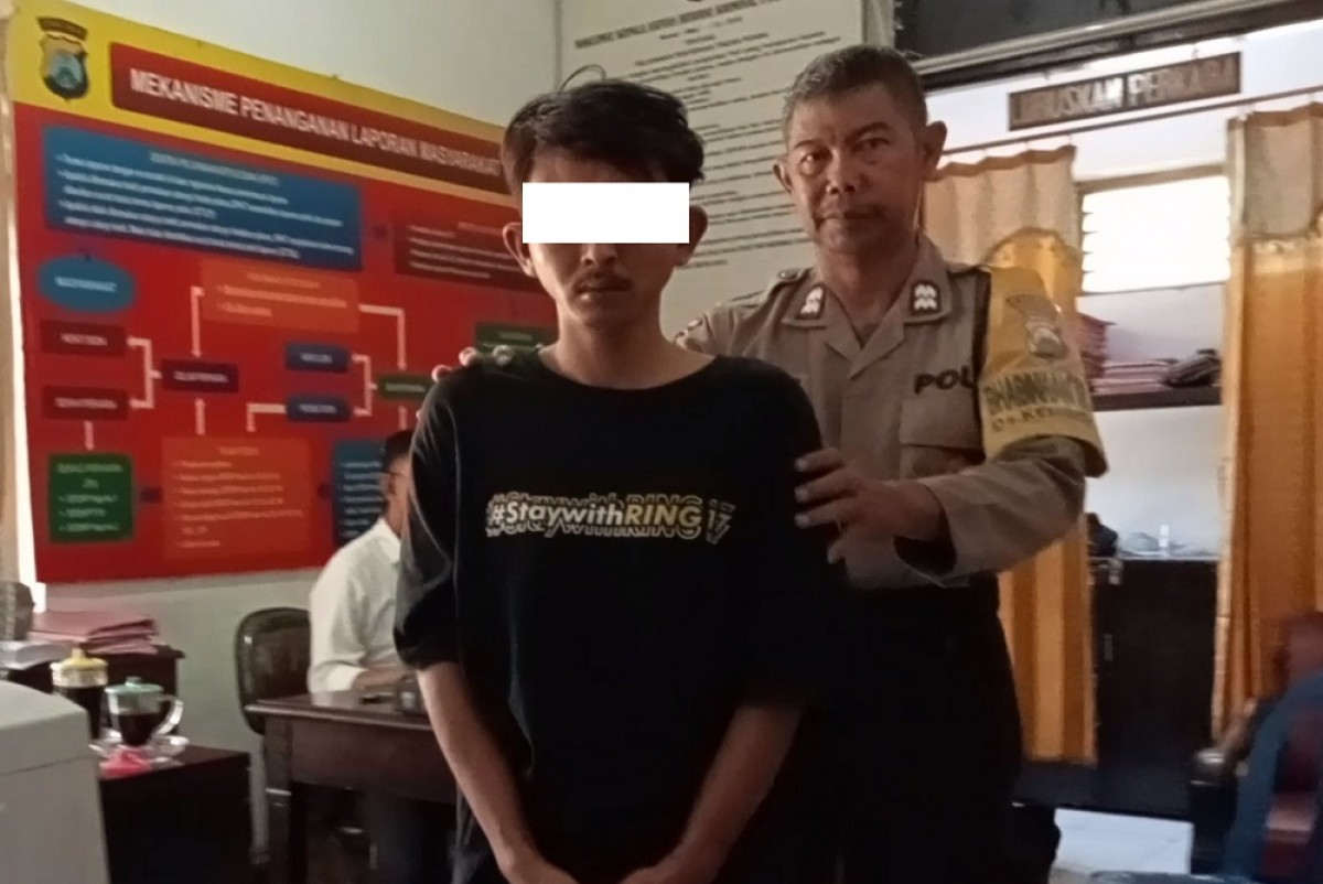 Tersangka diamankan Polsek Pandaan. (Foto: Moch. Rois/jatimnow.com)