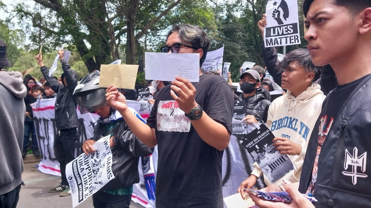 Aremania Kirim Surat ke Presiden RI Jokowi, Ini Keluhan Mereka