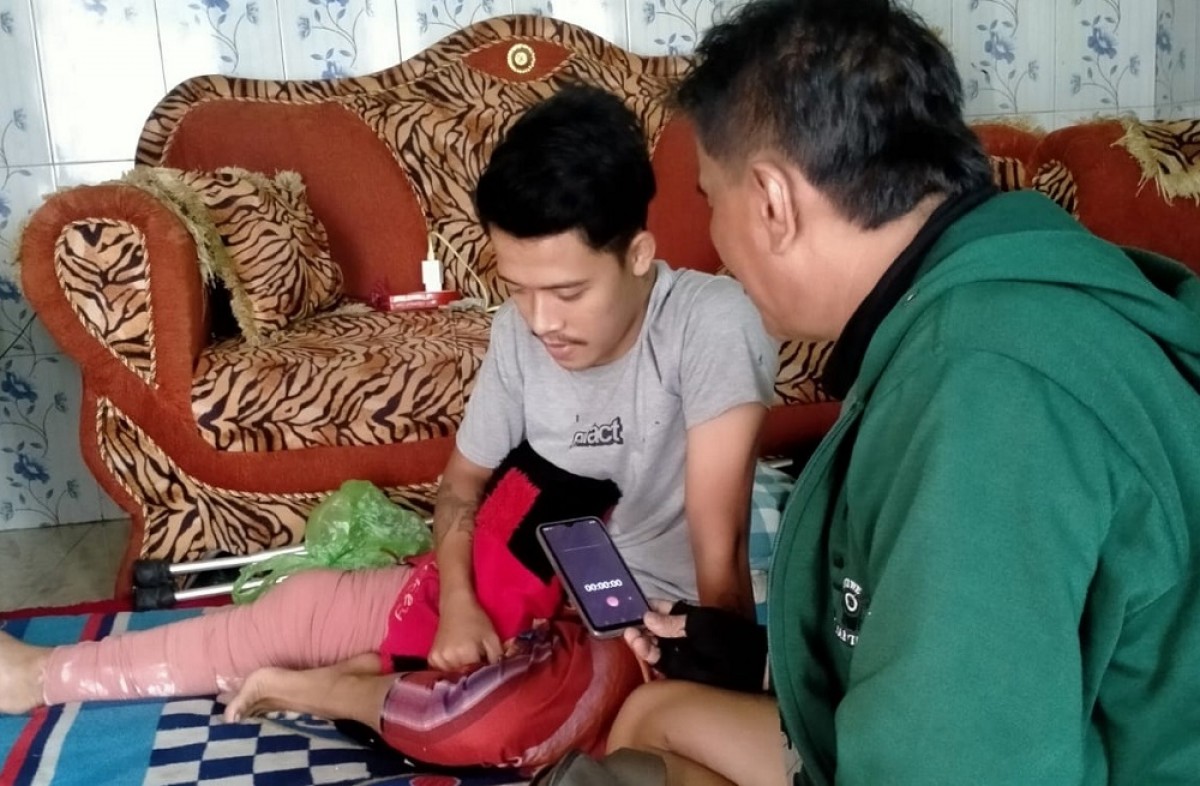 Korban Rudi Khairul Amin saat ditemui di rumahnya. (Foto: Suparno for jatimnow.com)