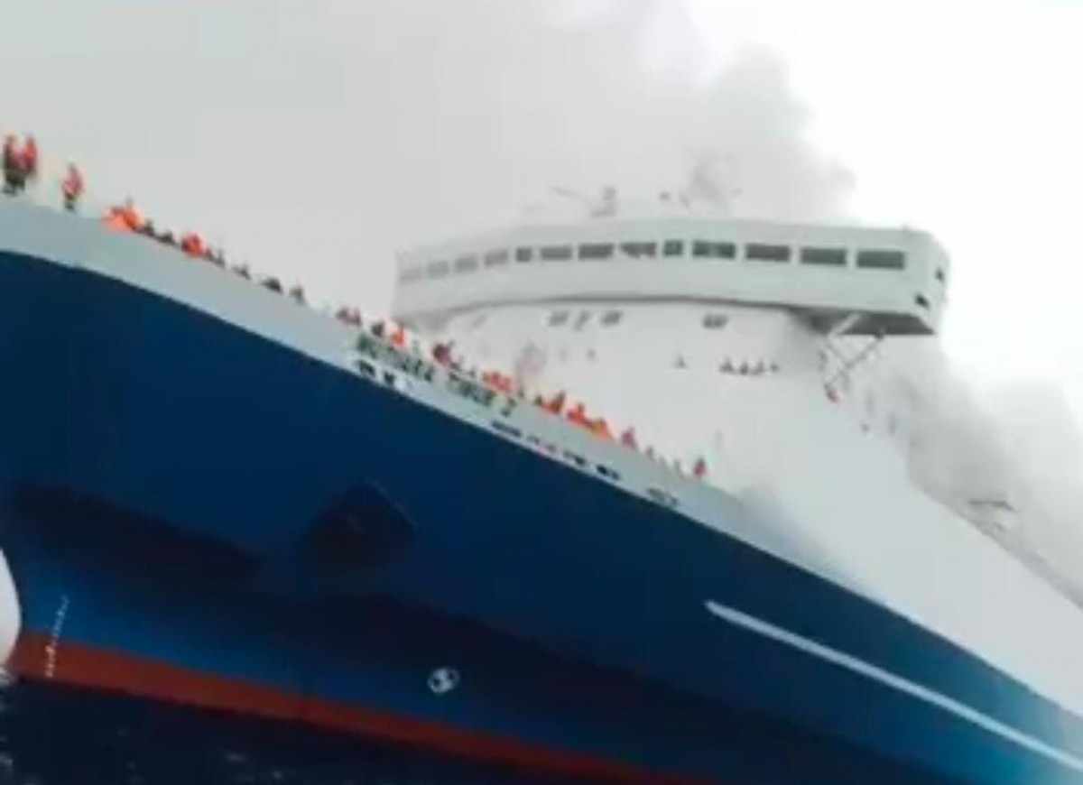 Kapal Mutiara Timur I Terbakar di Perairan Utara Karangasem, Bali