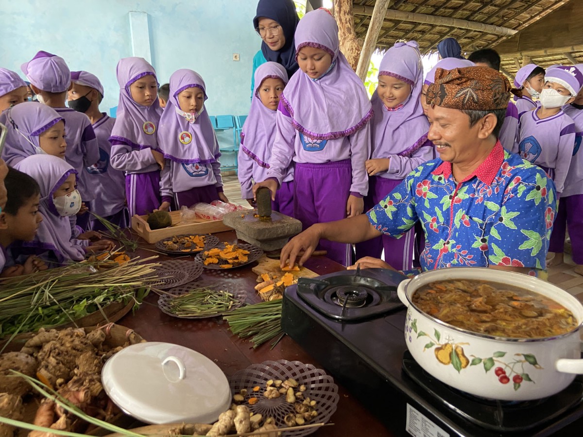 Berwisata Sambil Mengenal Tanaman Obat dan Belajar Membuat Jamu, Mau?