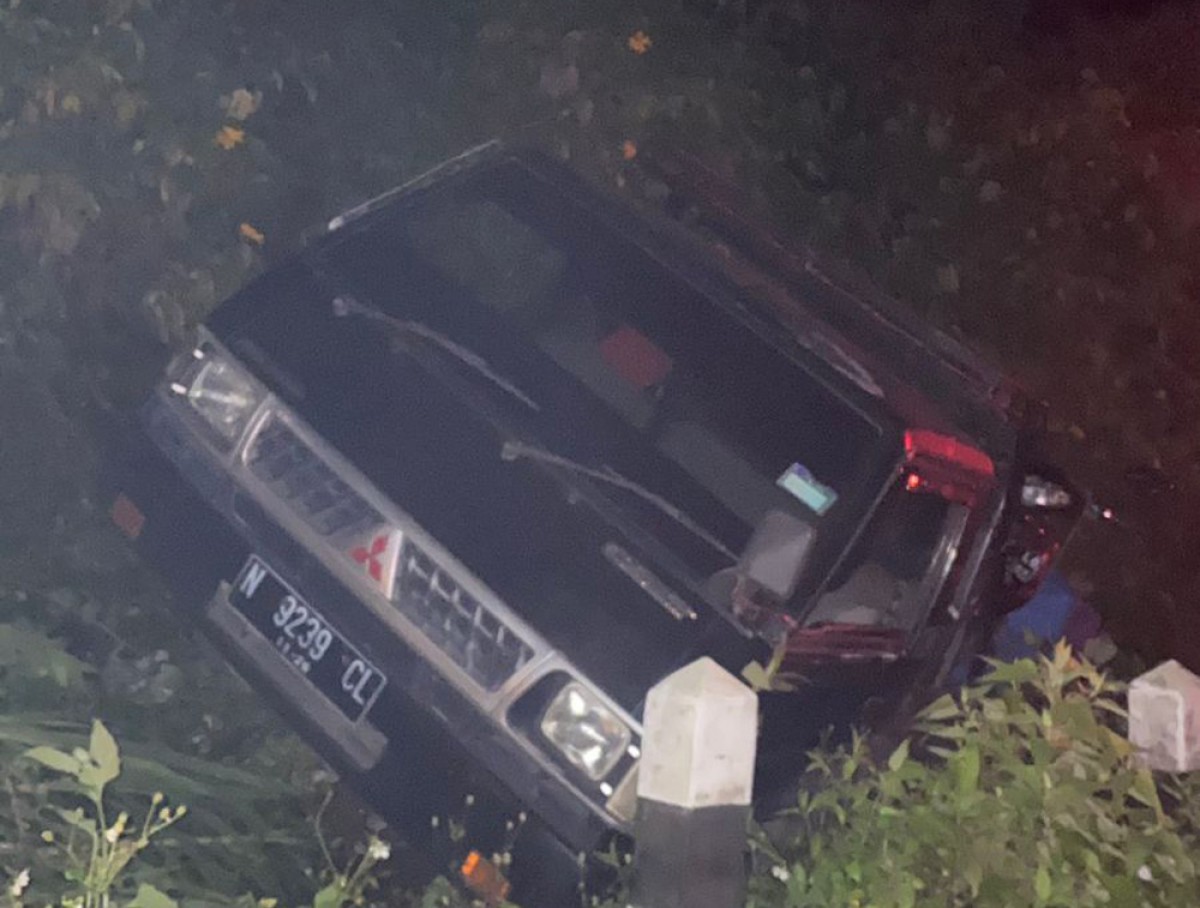 Pikap Masuk Jurang Gegara Tak Kuat Nanjak di Sendi Mojokerto