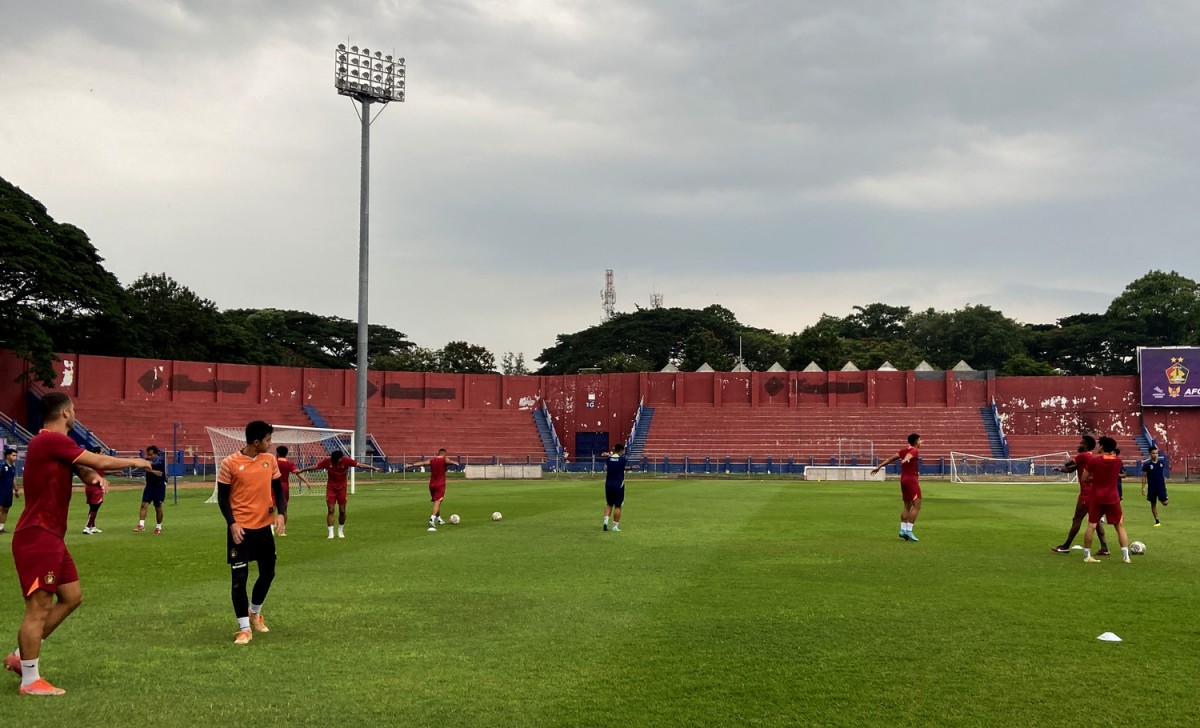 Sejumlah pemain Persik Kediri saat mengikuti latihan perdana di Stadion Brawijaya. (Foto : Yanuar Dedy/jatimnow.com)