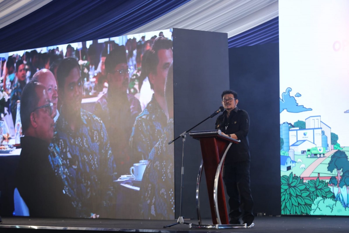 Menteri Pertanian (Mentan) Syahrul Yasin Limpo saat meresmikan perusahaan De Heus yang memproduksi pakan ayam, di kawasan PIER, Pasuruan. (Foto: Zain Ahmad/jatimnow.com)
