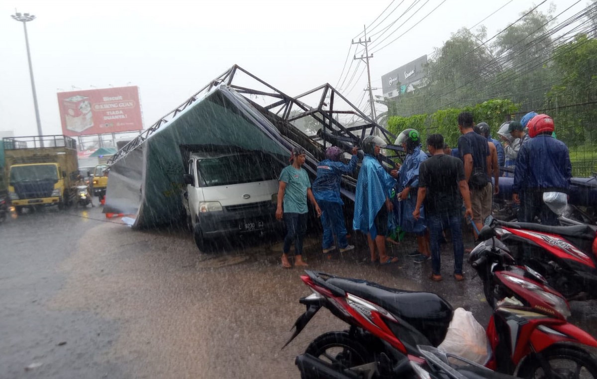 Reklame Roboh, Puluhan Ribu Warga Dapat STB Gratis, Buat Reog Kardus