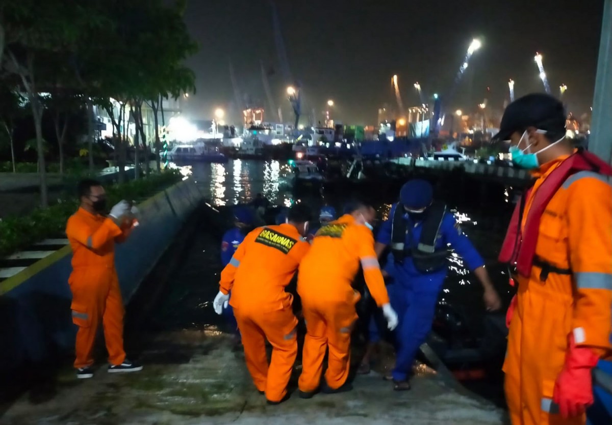 Mayat Wanita Ditemukan di Teluk Lamong, Pemilik Motor di Jembatan Suramadu?