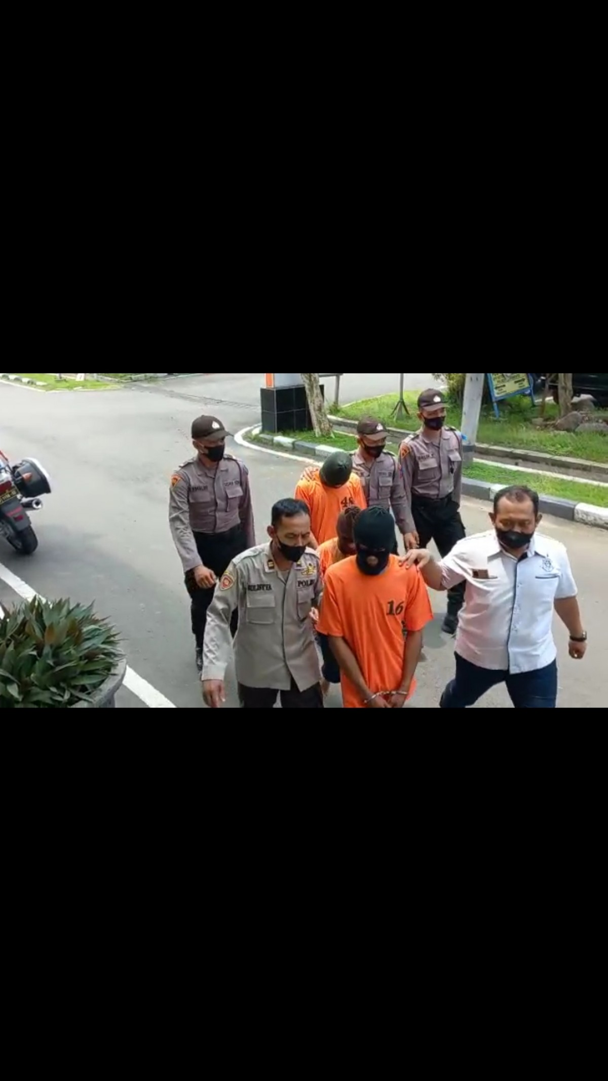 Ketiga pelaku pembunuh kader IPNU Mojokerto. (Foto: Hasan Assegaf for jatimnow.com)