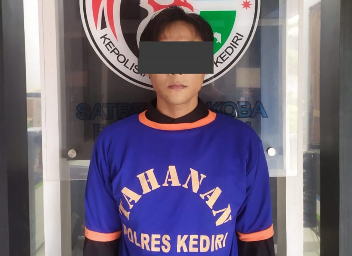 Polisi Gerebek Rumah di Kediri: Tangkap Sopir Truk, Sita Sabu dan Pil Koplo