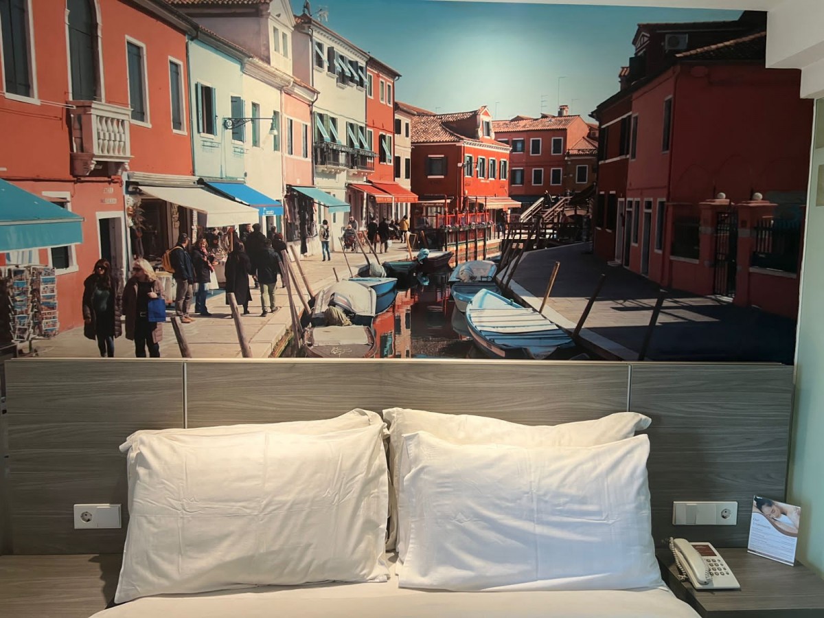 Gambaran kamar hotel yang diduga jadi lokasi pengambilan video wanita berkebaya di Surabaya (Foto: Ist for jatimnow.com)