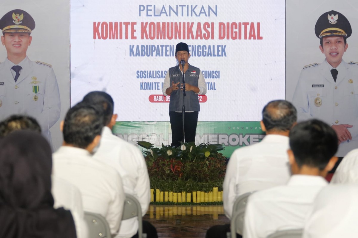 Bupati Trenggalek, Mochamad Nur Arifin saat melantik Komite Komunikasi Digital. (foto: Kominfo Trenggalek for jatimnow.com)