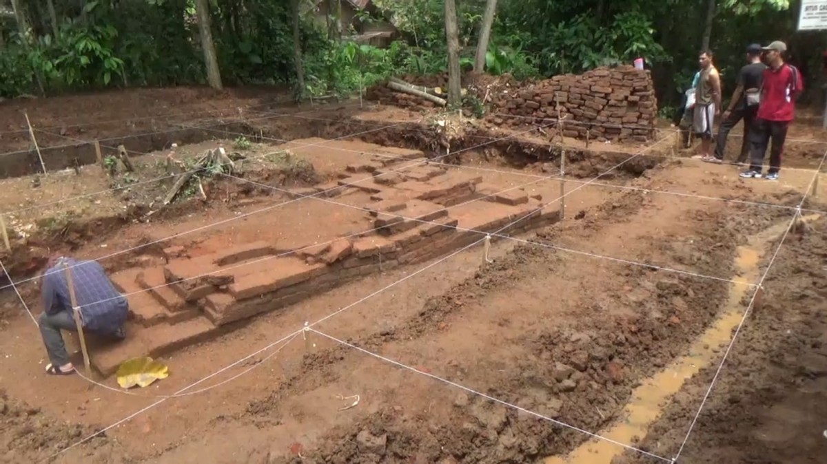Beberapa hasil temuan dalam ekskavasi tahap kedua di Situs Gondang, Trenggalek. (foto: BPK Wilayah XI Jatim for jatimnow.com)