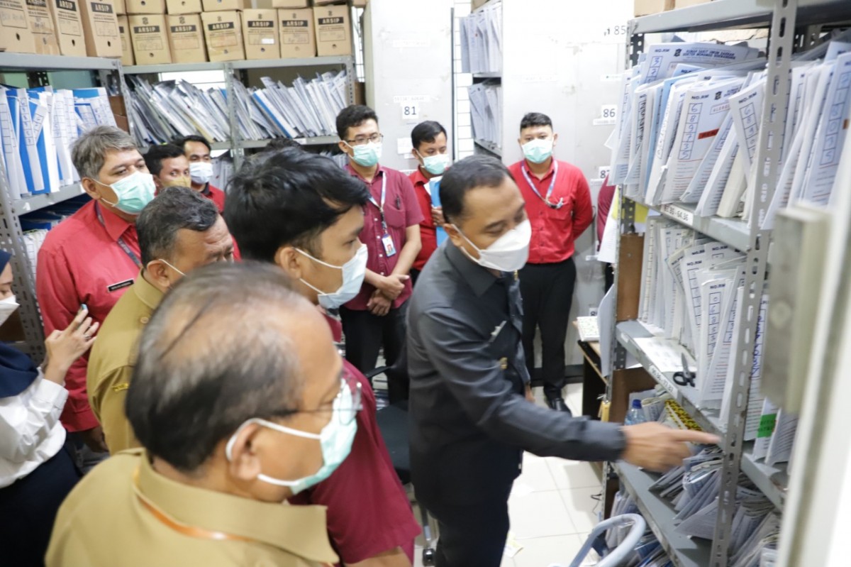 Wali Kota Surabaya marah dengan buruknya layanan RS Soewandhi yang dinilai lamban. (foto: Humas Pemot Surabaya for jatimnow.com)