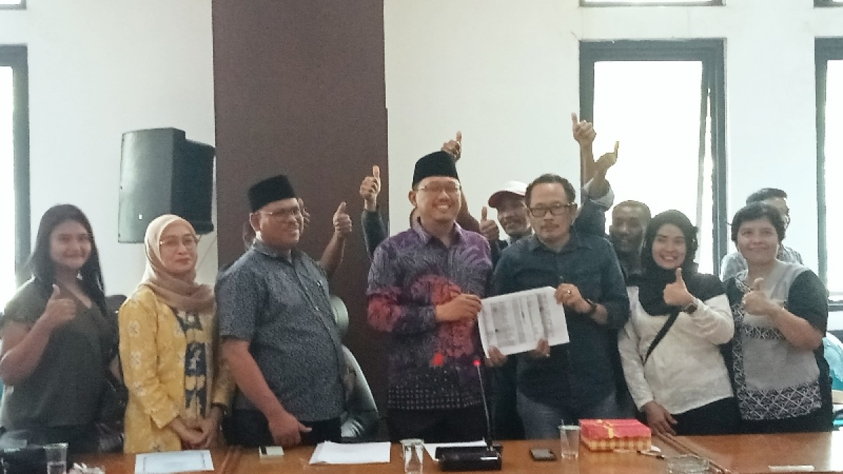 Para pedagang Pasar Wisata Cheng Ho Kecamatan Pandaan, Kabupaten Pasuruan, mendatangi kantor DPRD. (Foto: Moch. Rois/jatimnow.com)
