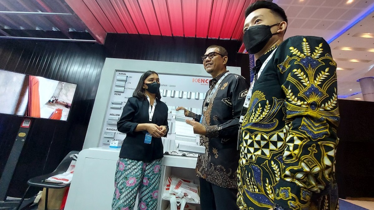 General Manager Project Departement PT Kencana Maju Bersama (KMB) Rachmat Sulaiman (tengah) (Foto: Ni'am Kurniawan/jatimnow.com)