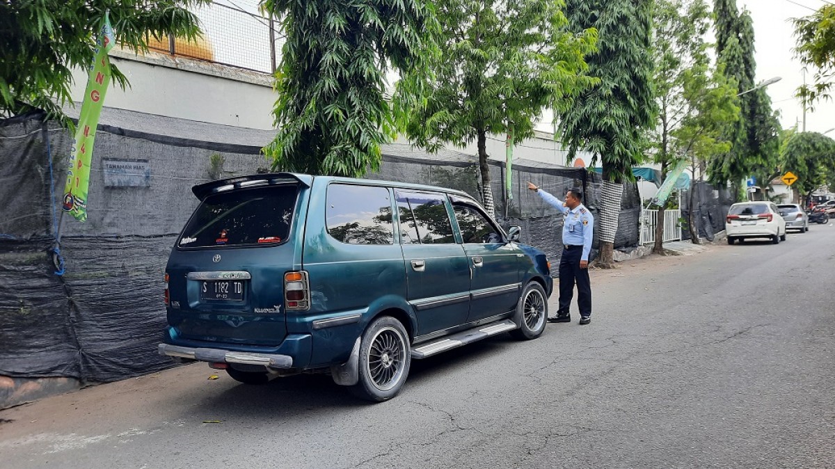 Lempar Popok Isi Sabu ke Lapas Mojokerto, eh..Nyantol di Genting, Ketahuan deh..