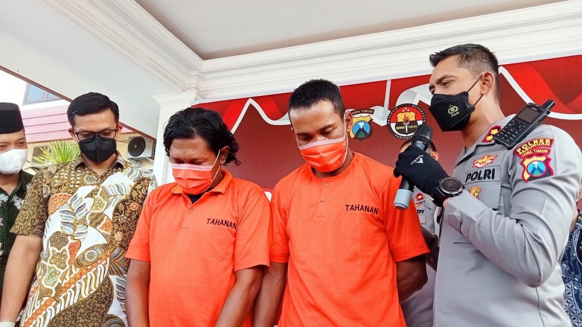 Tersangka spesialis pembobol sekolah dasar diamankan polisi Pasuruan. (Foto: Moch. Rois/jatimnow.com)